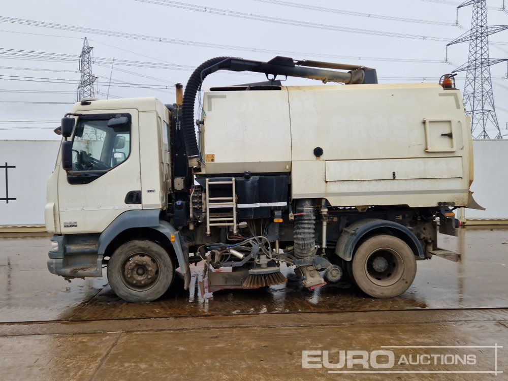 2013 DAF LF55.220 - Ielu tīrīšanas mašīna: foto 2 2013 DAF LF55.220 - Ielu tīrīšanas mašīna: foto 2