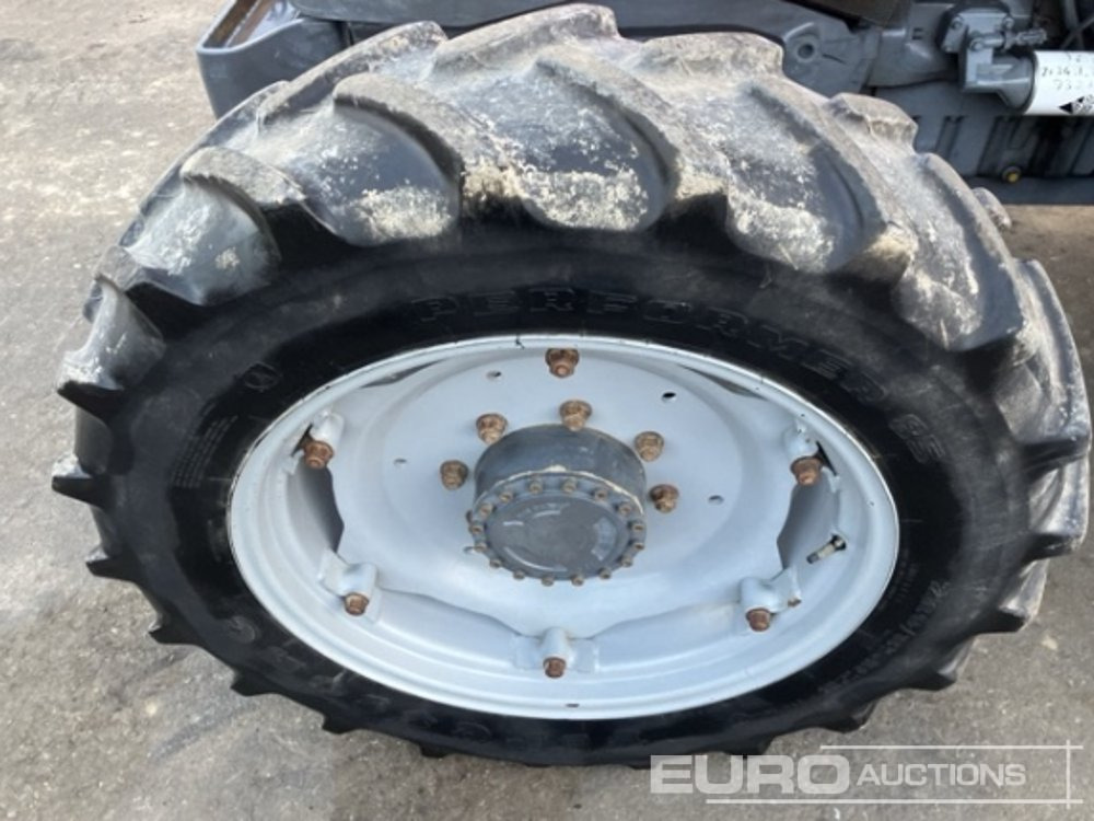 2013 Massey Ferguson 5445 - Traktors: foto 5 2013 Massey Ferguson 5445 - Traktors: foto 5