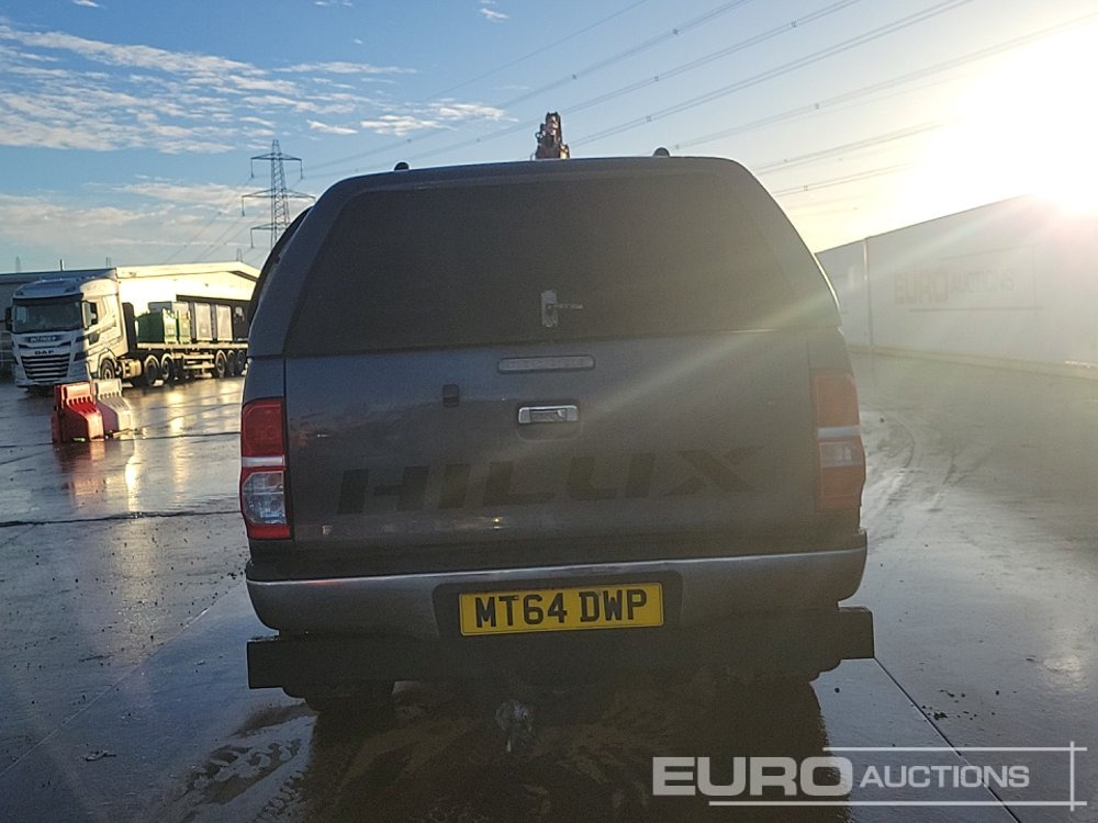 2014 Toyota Hilux Invincible - Pikaps: foto 4 2014 Toyota Hilux Invincible - Pikaps: foto 4