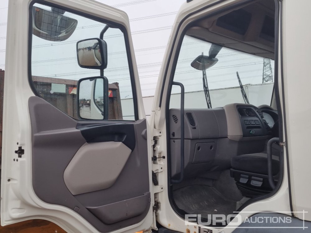 Bortu kravas automašīna/ Platforma pārvadāšana smagās tehnikas 2015 DAF LF210: foto 23 Bortu kravas automašīna/ Platforma pārvadāšana smagās tehnikas 2015 DAF LF210: foto 23