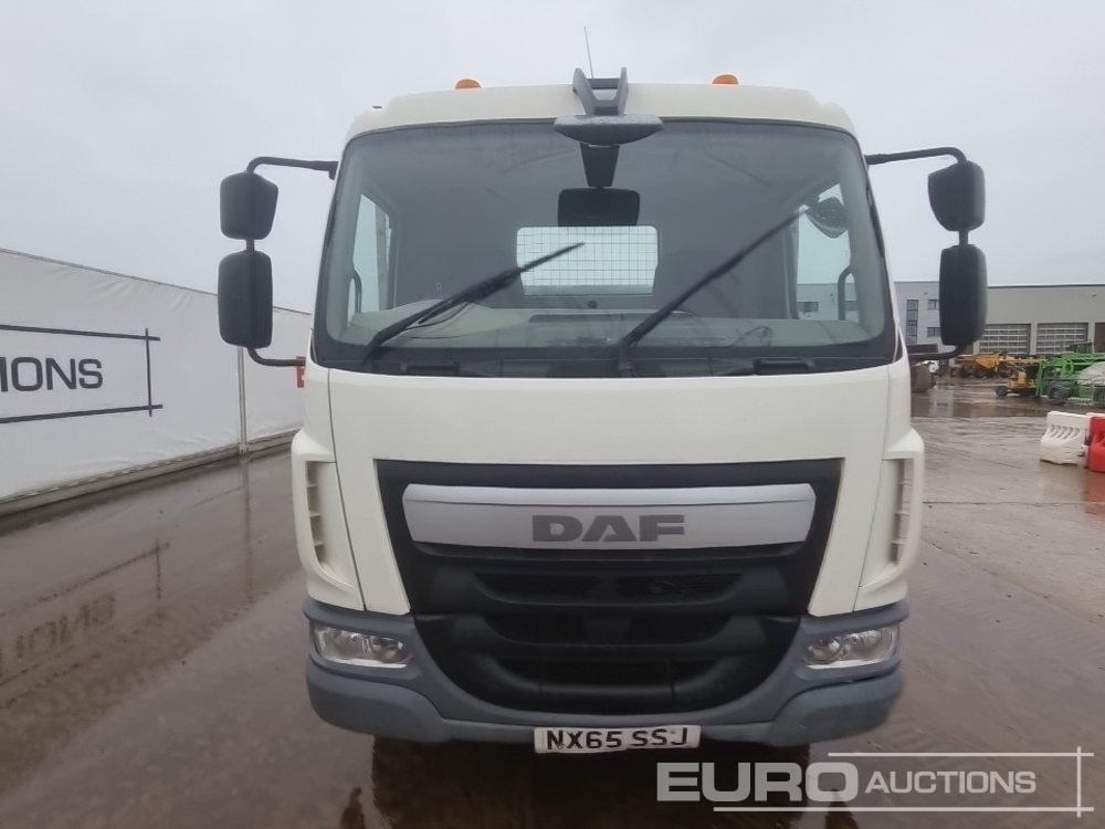 Bortu kravas automašīna/ Platforma pārvadāšana smagās tehnikas 2015 DAF LF210: foto 8 Bortu kravas automašīna/ Platforma pārvadāšana smagās tehnikas 2015 DAF LF210: foto 8