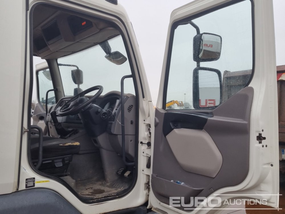 Bortu kravas automašīna/ Platforma pārvadāšana smagās tehnikas 2015 DAF LF210: foto 25 Bortu kravas automašīna/ Platforma pārvadāšana smagās tehnikas 2015 DAF LF210: foto 25