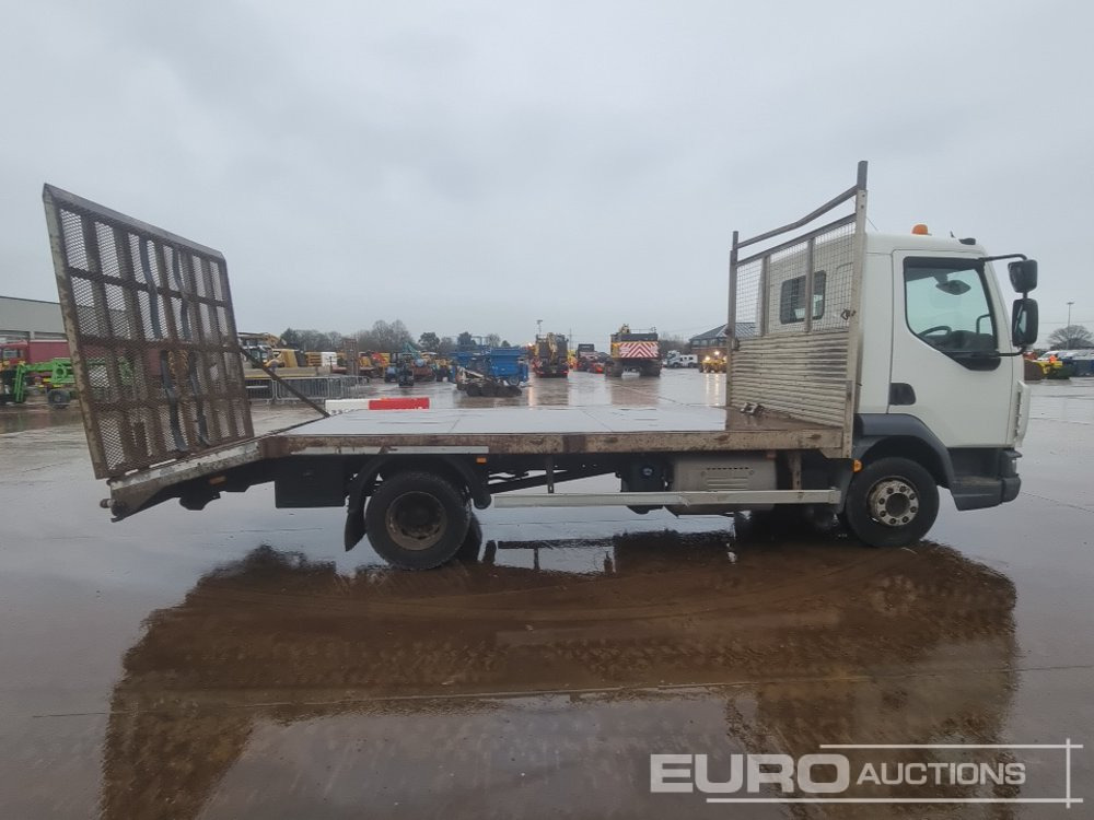 Bortu kravas automašīna/ Platforma pārvadāšana smagās tehnikas 2015 DAF LF210: foto 6 Bortu kravas automašīna/ Platforma pārvadāšana smagās tehnikas 2015 DAF LF210: foto 6