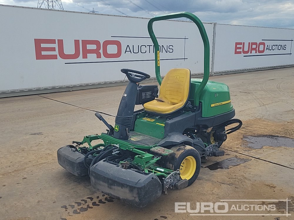 2015 John Deere 2500B - Zāles pļāvējs: foto 1 2015 John Deere 2500B - Zāles pļāvējs: foto 1