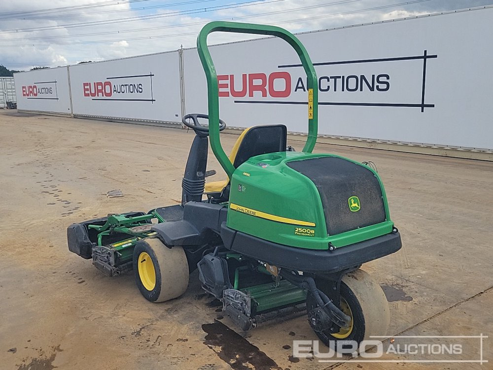2015 John Deere 2500B - Zāles pļāvējs: foto 3 2015 John Deere 2500B - Zāles pļāvējs: foto 3