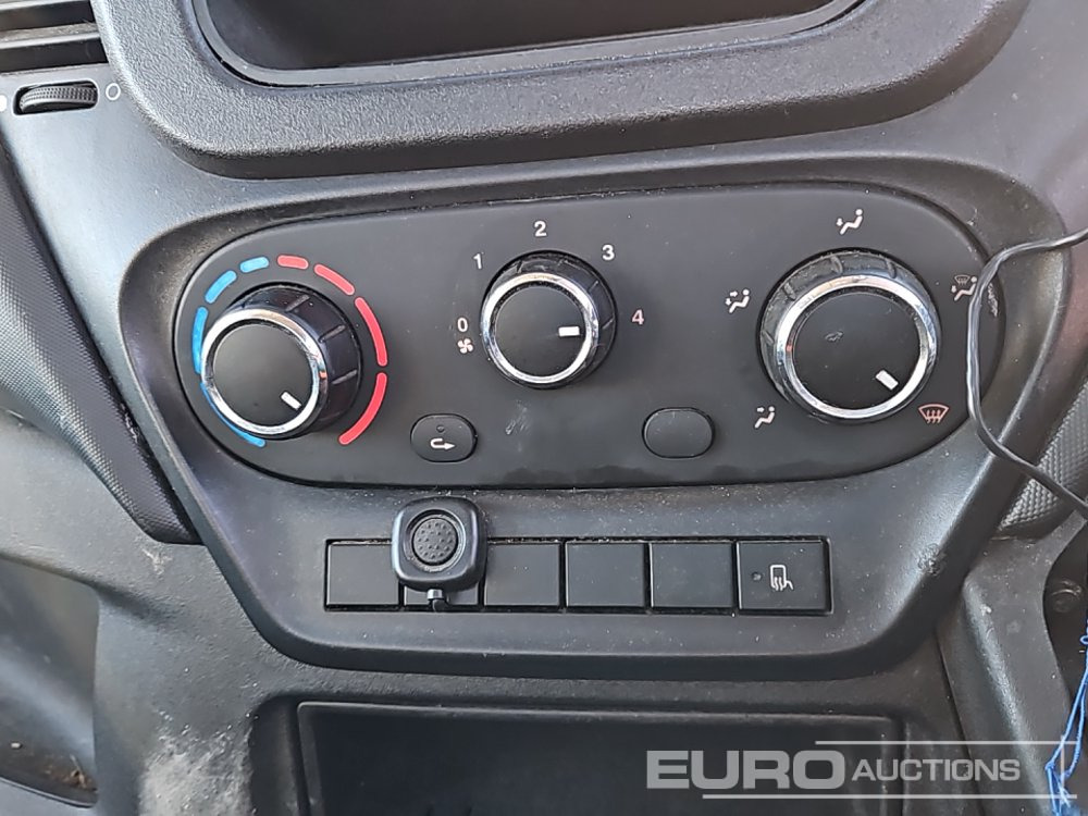 Automašīna ar kravas platformu 2016 Iveco Daily 35C13: foto 26