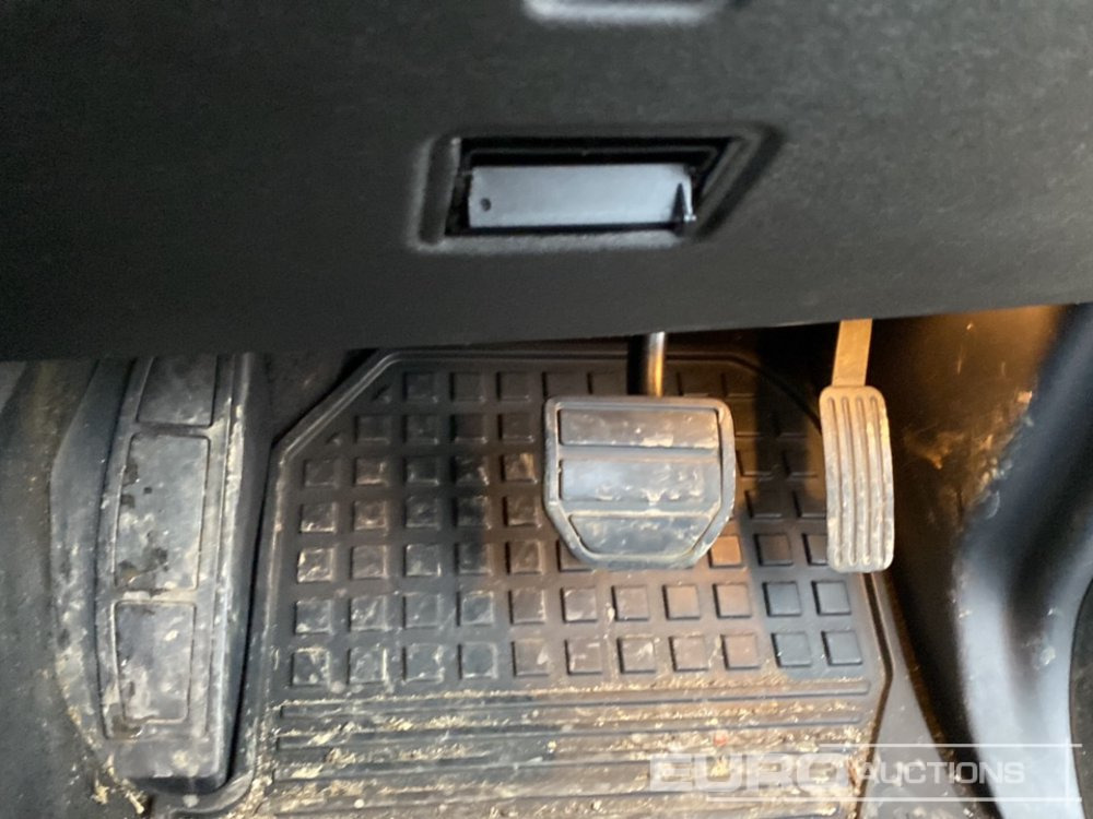 SUV 2016 Land Rover Discovery SE: foto 39 SUV 2016 Land Rover Discovery SE: foto 39