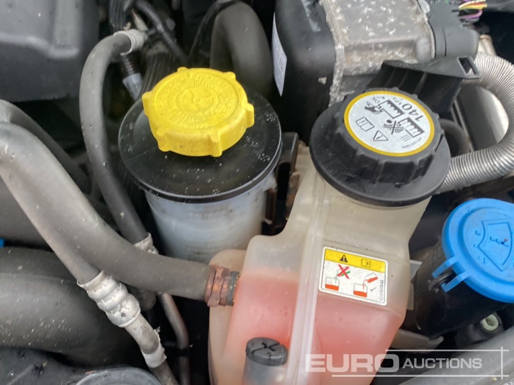 SUV 2016 Land Rover Discovery SE: foto 47 SUV 2016 Land Rover Discovery SE: foto 47