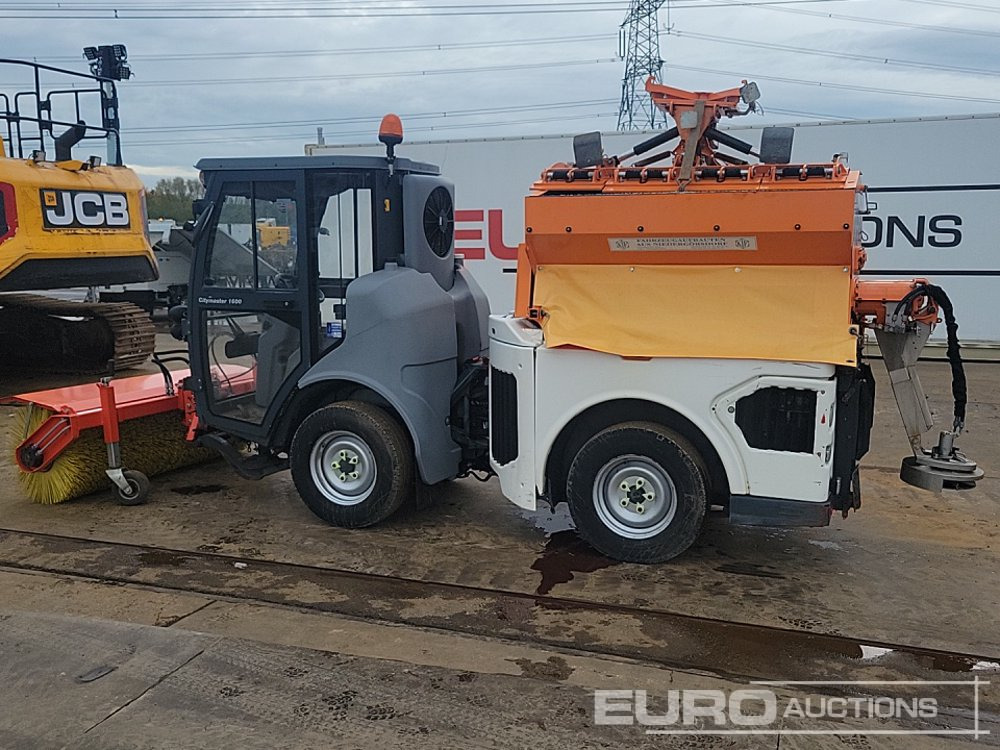 2017 Hako Citymaster 1600 4x2 Compact Gritter, Hydraulic Snow Plough & Sweeper Attachment, Reverse Camera, Automatic Gearbox (Reg. Docs. Available) - Ielu tīrīšanas mašīna: foto 3 2017 Hako Citymaster 1600 4x2 Compact Gritter, Hydraulic Snow Plough & Sweeper Attachment, Reverse Camera, Automatic Gearbox (Reg. Docs. Available) - Ielu tīrīšanas mašīna: foto 3