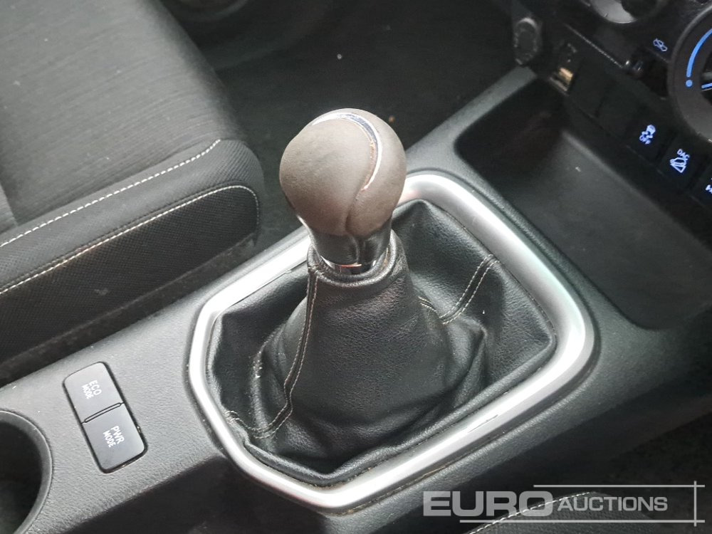 Pikaps 2017 Toyota Hilux: foto 23