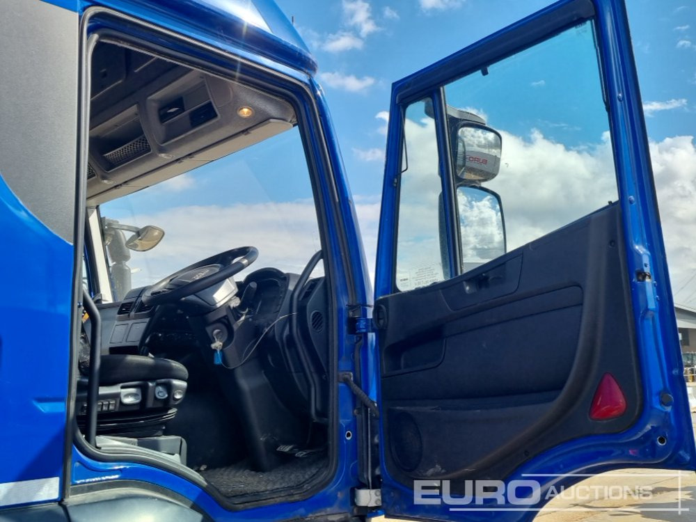 Kravas automašīna ar slēgto virsbūvi 2018 Iveco Stralis 310: foto 20