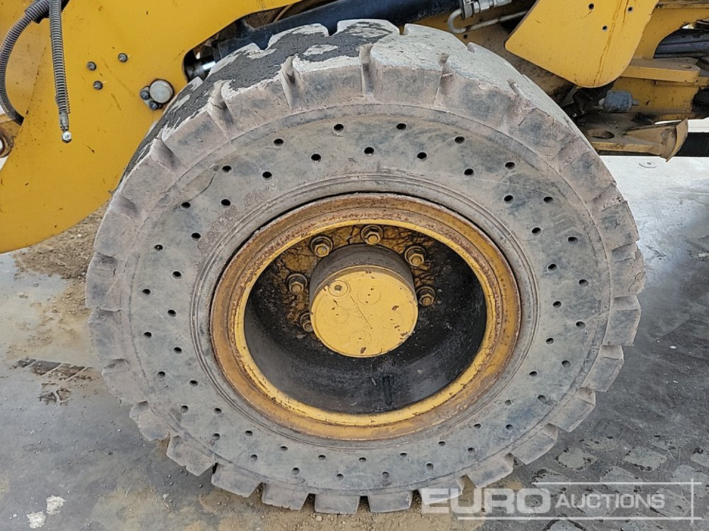 Riteņu iekrāvējs 2019 CAT 908M: foto 9