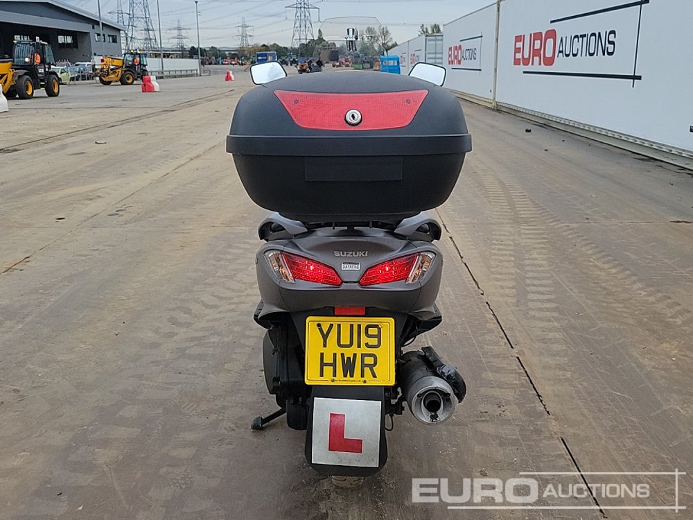 2019 Suzuki Burgman - Motocikls: foto 4 2019 Suzuki Burgman - Motocikls: foto 4