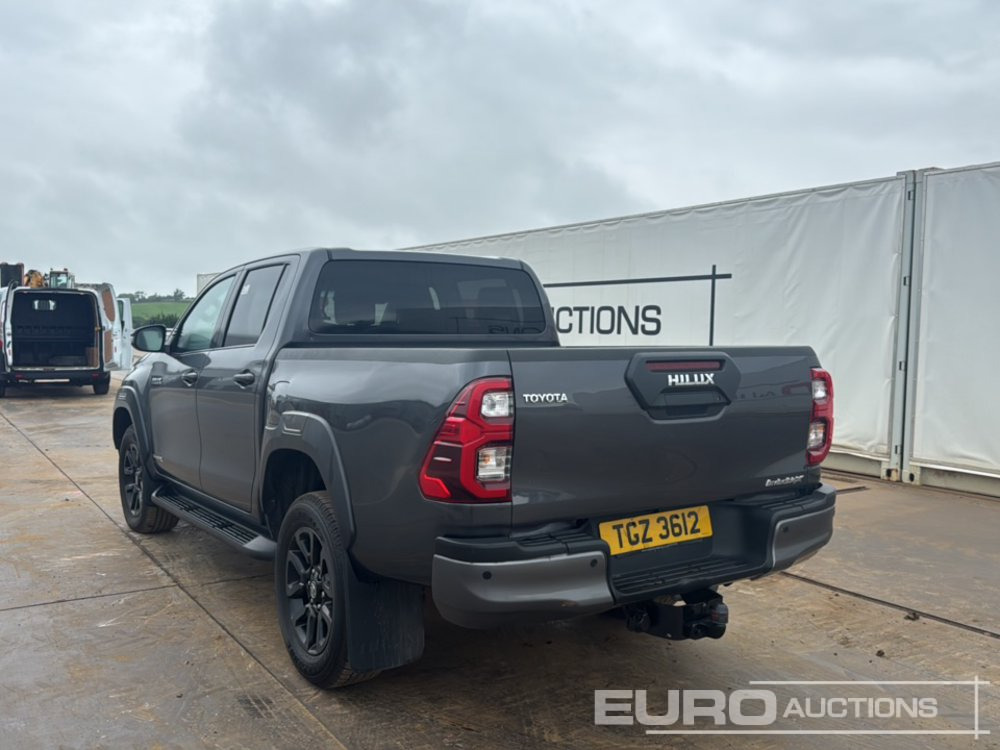 2021 Toyota Hilux Invincible X - Pikaps: foto 3 2021 Toyota Hilux Invincible X - Pikaps: foto 3
