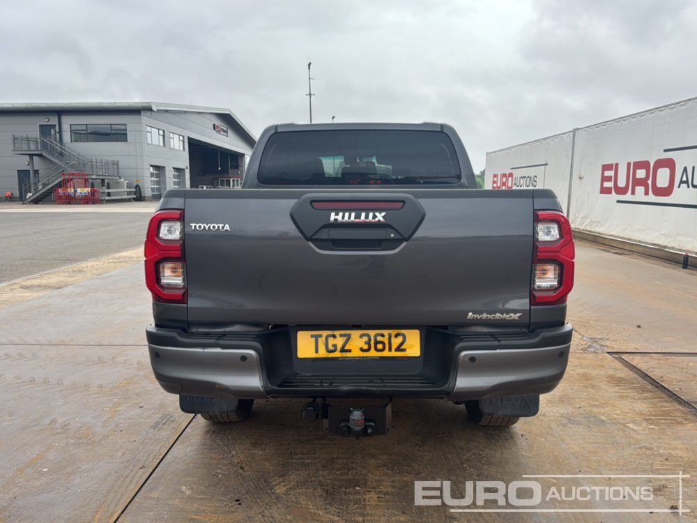 2021 Toyota Hilux Invincible X - Pikaps: foto 4 2021 Toyota Hilux Invincible X - Pikaps: foto 4