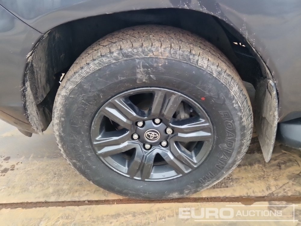 Pikaps 2023 Toyota Hilux: foto 9