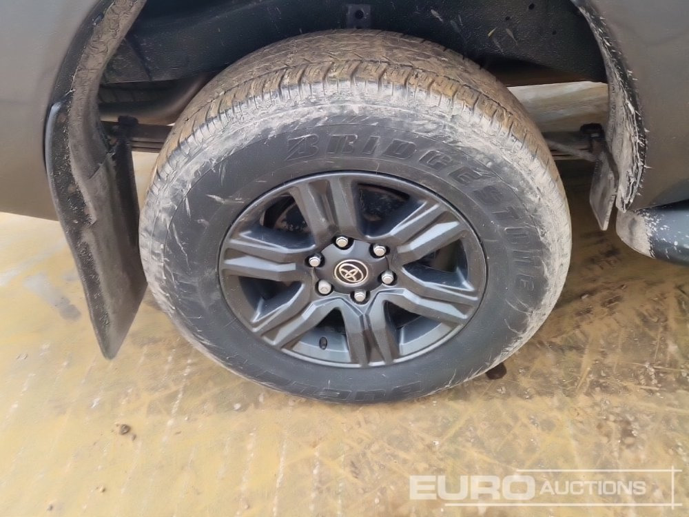 Pikaps 2023 Toyota Hilux: foto 11