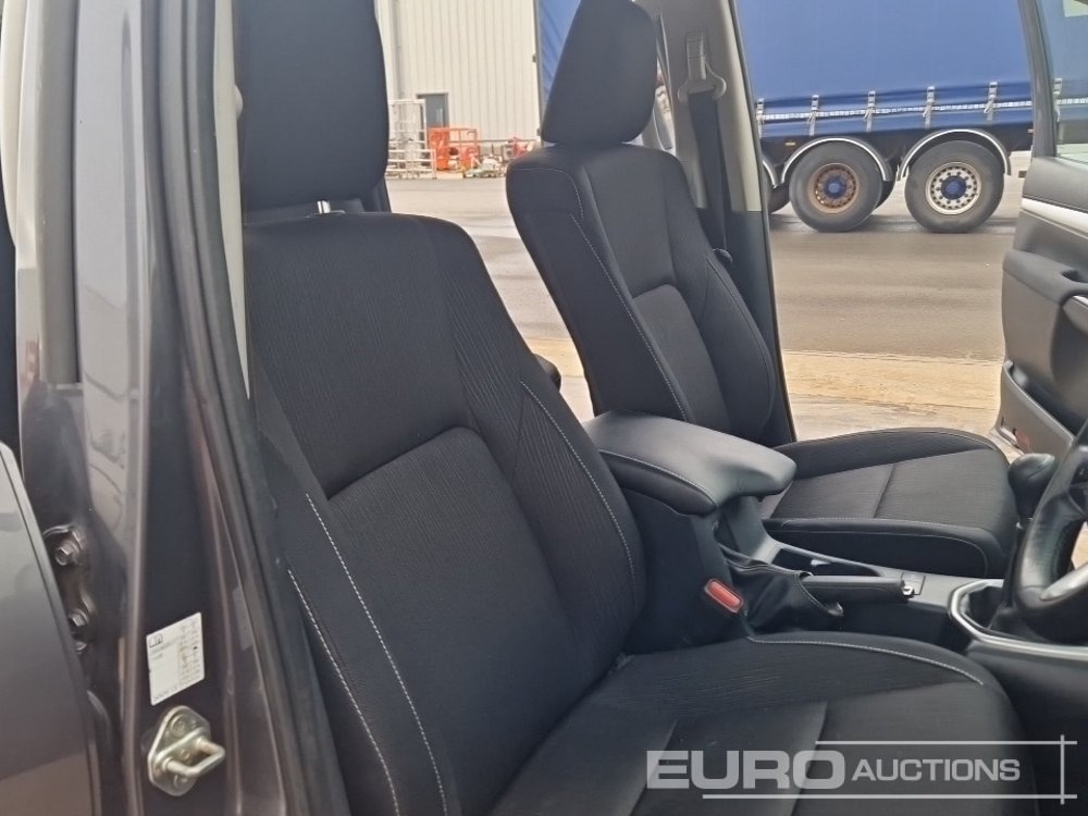 Pikaps 2023 Toyota Hilux: foto 27