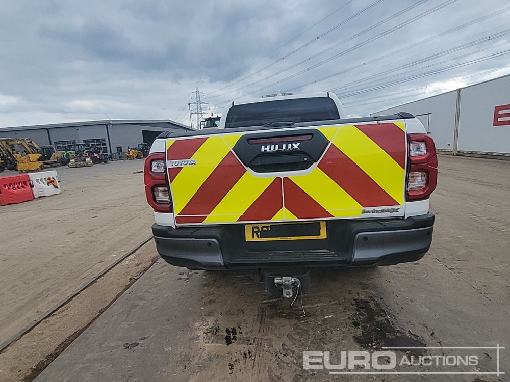 2023 Toyota Hilux Invincible - Pikaps: foto 4 2023 Toyota Hilux Invincible - Pikaps: foto 4