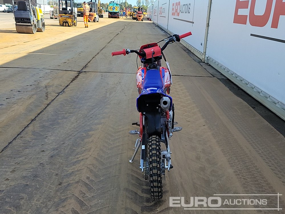 2025 Apollo Thunder 125cc Motorcross Bike, 14" Front, 12" Rear Tyres, Electric Start, Air Cooled, Hydraulic Suspension, Disc Brakes, Lighting Kit (UNASSEMBLED) - Motocikls: foto 4 2025 Apollo Thunder 125cc Motorcross Bike, 14" Front, 12" Rear Tyres, Electric Start, Air Cooled, Hydraulic Suspension, Disc Brakes, Lighting Kit (UNASSEMBLED) - Motocikls: foto 4