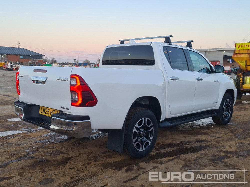 2025 Toyota Hilux Invincible - Pikaps: foto 5 2025 Toyota Hilux Invincible - Pikaps: foto 5