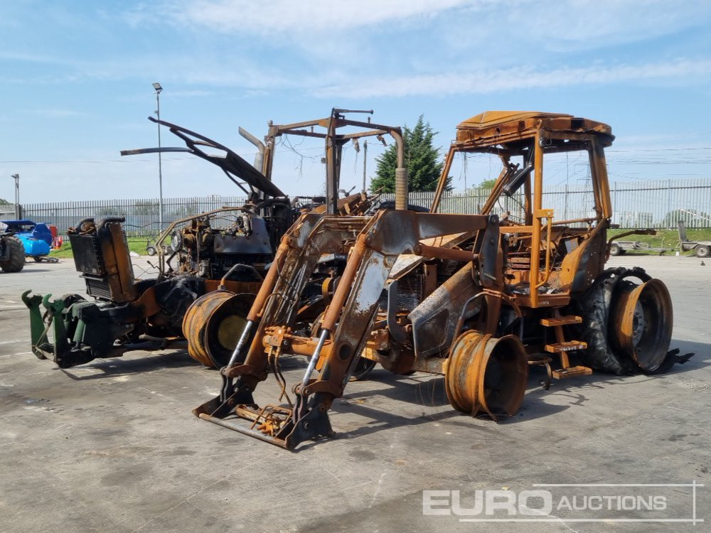 4WD Tractor, Loader, 2 Spool Valves (Fire Damage), 4WD Tractor, 3 Spool Valve (Fire Damage) - Traktors: foto 1 4WD Tractor, Loader, 2 Spool Valves (Fire Damage), 4WD Tractor, 3 Spool Valve (Fire Damage) - Traktors: foto 1