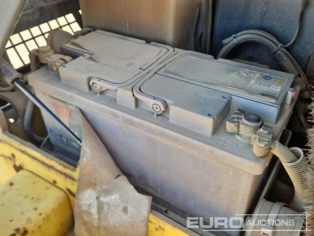 Veltnis Bomag
Bomag Roller

Bomag Roller

 BW138AD: foto 22