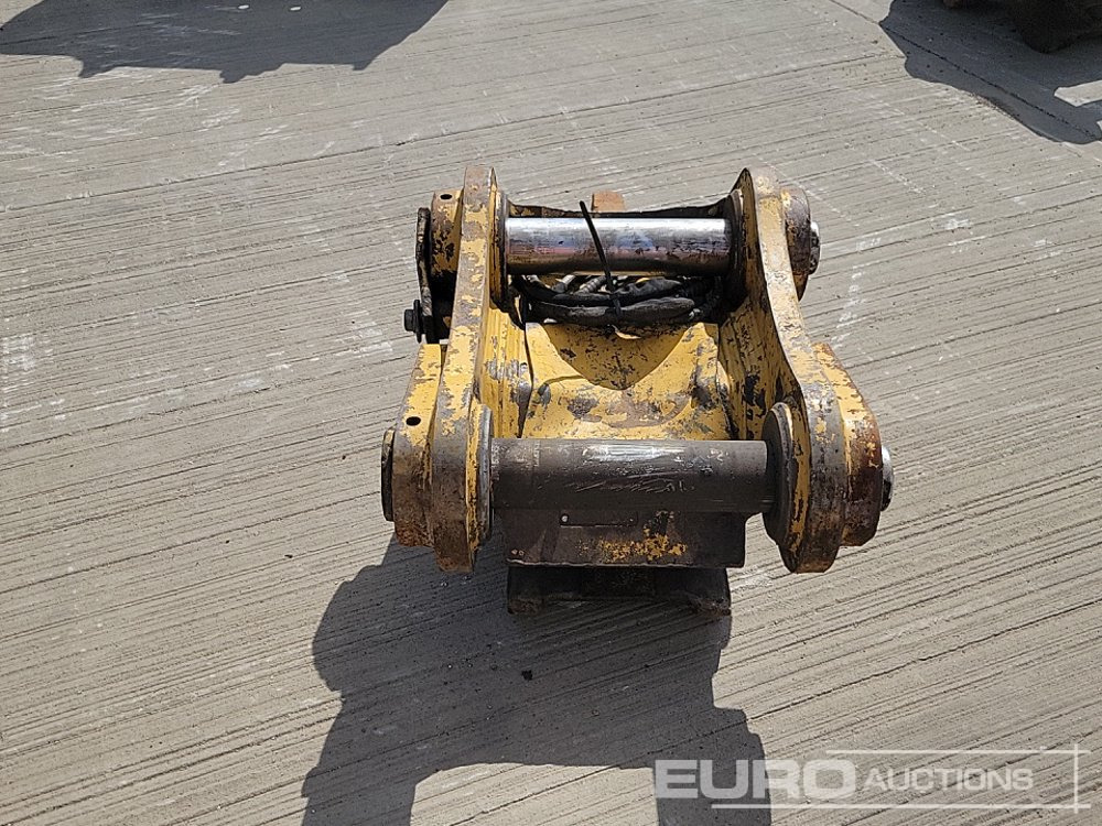 Ātrā sakabe CAT Hydraulic Double Lock QH 80mm Pin to suit 20 Ton Excavator: foto 8