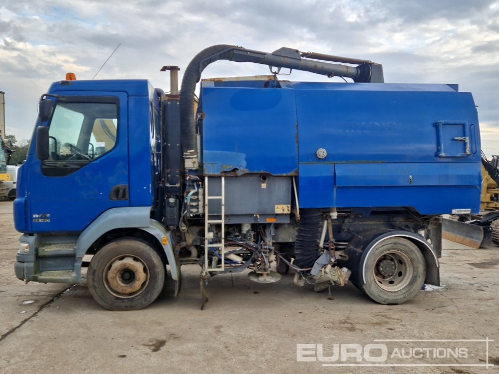 DAF LF55.160 - Ielu tīrīšanas mašīna: foto 2 DAF LF55.160 - Ielu tīrīšanas mašīna: foto 2