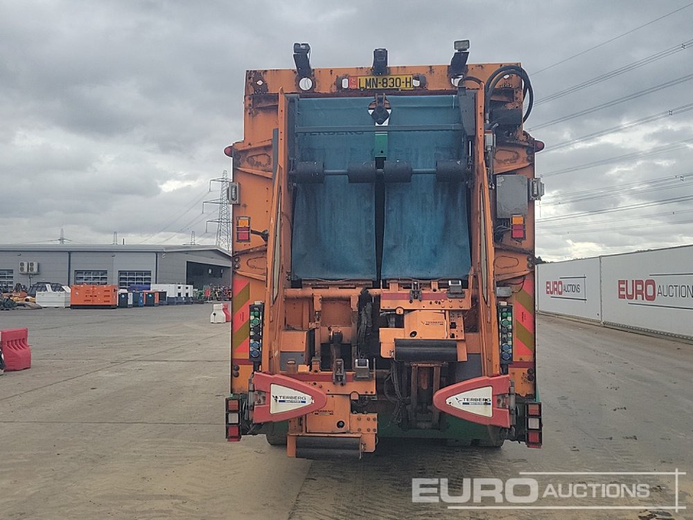 Dennis 6x2 Mid Lift Refuse Lorry, 360 Camera, Automatic Gearbox - Atkritumu vedējs: foto 4 Dennis 6x2 Mid Lift Refuse Lorry, 360 Camera, Automatic Gearbox - Atkritumu vedējs: foto 4