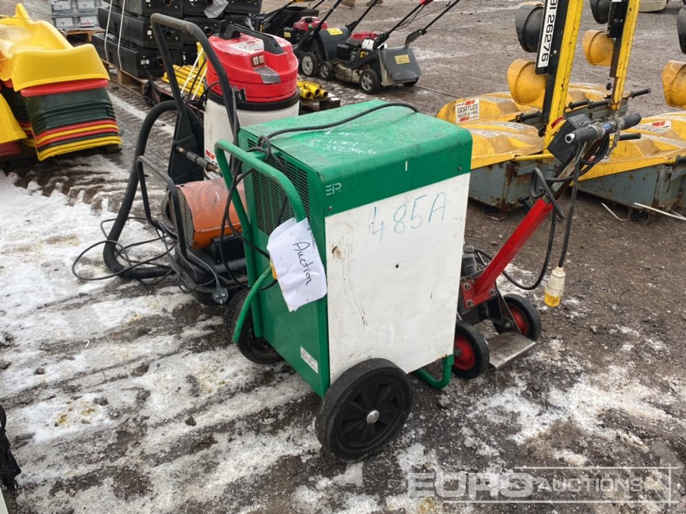 Fireball Space Heater, Industral Vacuum, Ebac Dehumidifier, Floor Scraper (4 of) - Rūpnieciskā klimata kontroles iekārta: foto 5 Fireball Space Heater, Industral Vacuum, Ebac Dehumidifier, Floor Scraper (4 of) - Rūpnieciskā klimata kontroles iekārta: foto 5