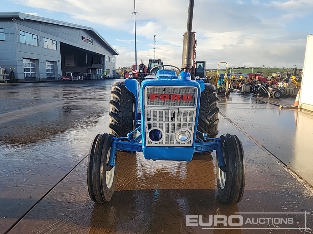 Traktors Ford 2WD Tractor: foto 8 Traktors Ford 2WD Tractor: foto 8