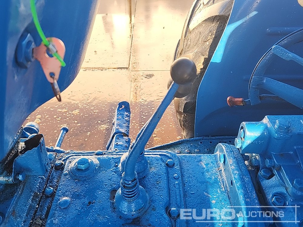 Traktors Ford 2WD Tractor: foto 16 Traktors Ford 2WD Tractor: foto 16