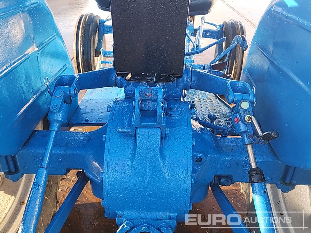 Traktors Ford 2WD Tractor: foto 20 Traktors Ford 2WD Tractor: foto 20