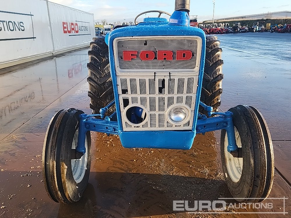 Traktors Ford 2WD Tractor: foto 13 Traktors Ford 2WD Tractor: foto 13