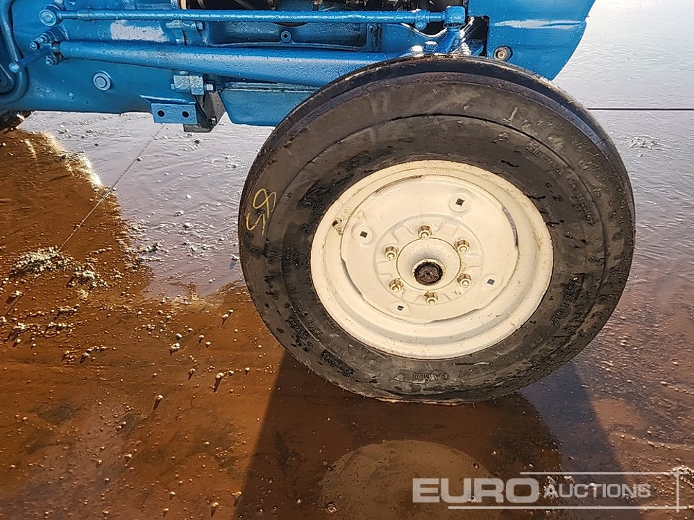 Traktors Ford 2WD Tractor: foto 12 Traktors Ford 2WD Tractor: foto 12