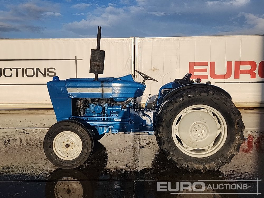 Ford 2WD Tractor - Traktors: foto 2 Ford 2WD Tractor - Traktors: foto 2
