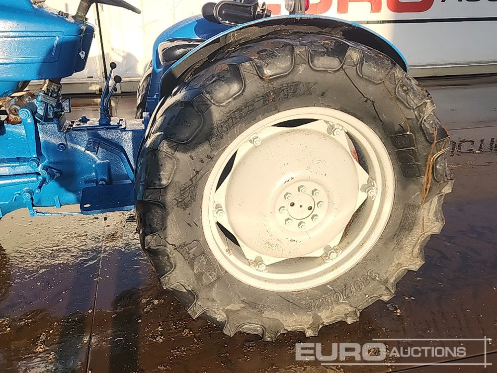 Traktors Ford 2WD Tractor: foto 10 Traktors Ford 2WD Tractor: foto 10