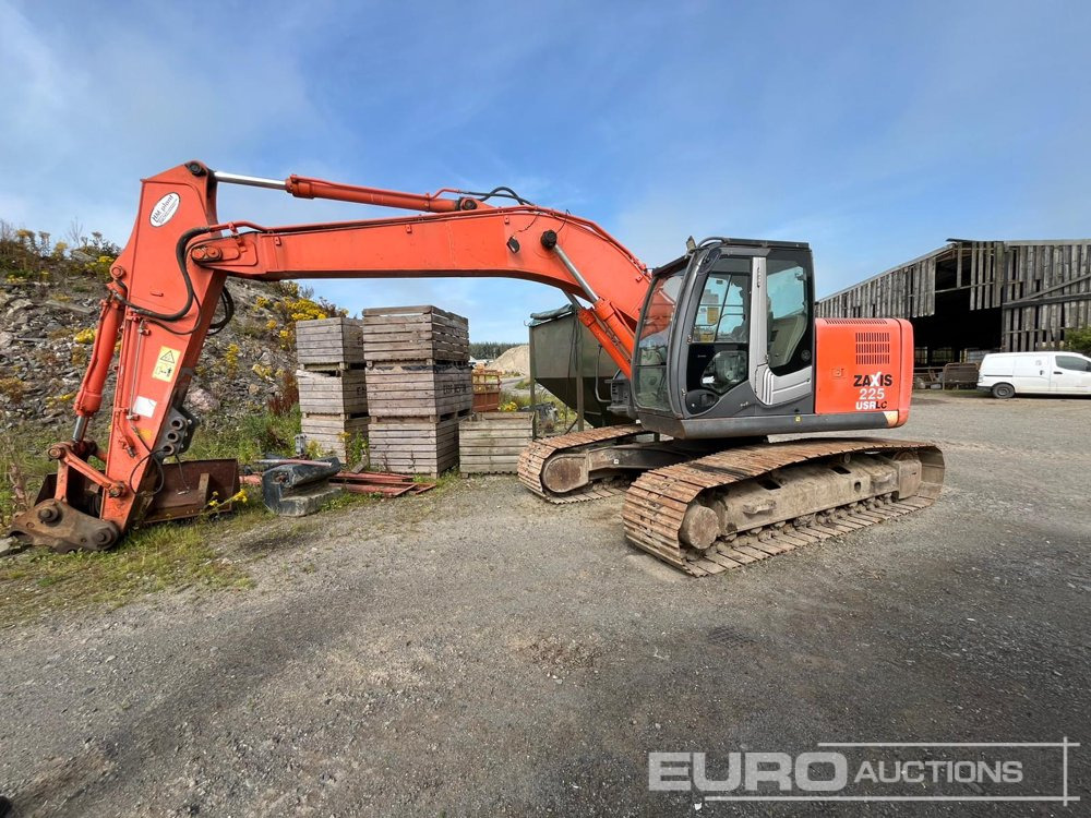 Hitachi ZX225USRLC-3 - Kāpurķēžu ekskavators: foto 1 Hitachi ZX225USRLC-3 - Kāpurķēžu ekskavators: foto 1