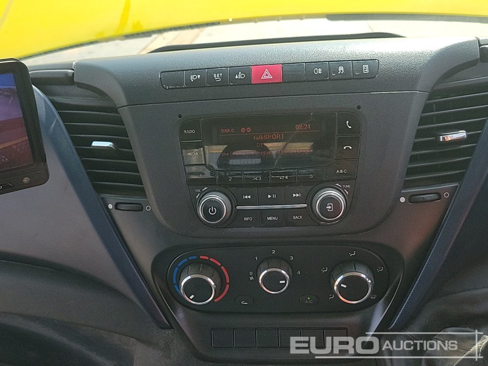 Automašīna ar kravas platformu Iveco 35-140: foto 37