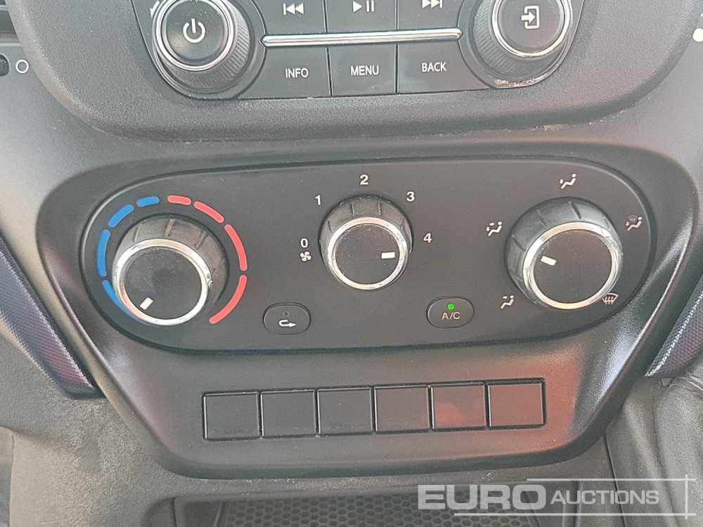 Automašīna ar kravas platformu Iveco 35-140: foto 38
