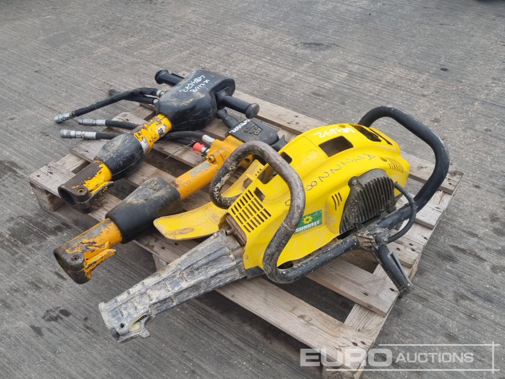 JCB Pneumatic Hand Held Breaker (2 of), Atlas Copco Petrol Hand Held Breaker - Asfalta ieklāšanas tehnika: foto 1 JCB Pneumatic Hand Held Breaker (2 of), Atlas Copco Petrol Hand Held Breaker - Asfalta ieklāšanas tehnika: foto 1