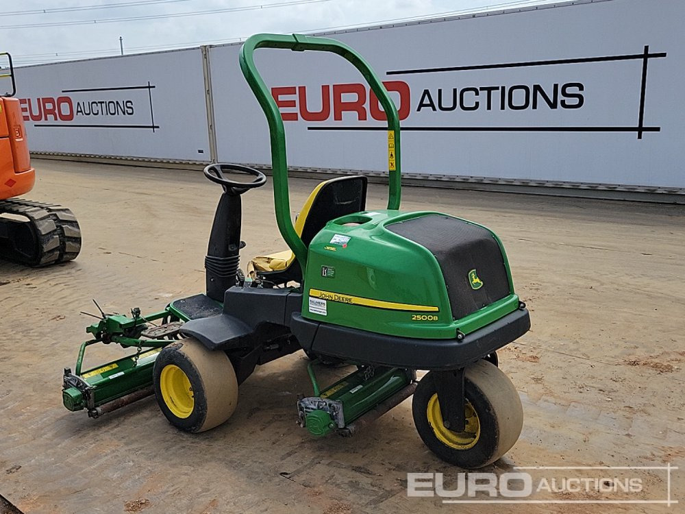 John Deere 2500B - Zāles pļāvējs: foto 3 John Deere 2500B - Zāles pļāvējs: foto 3