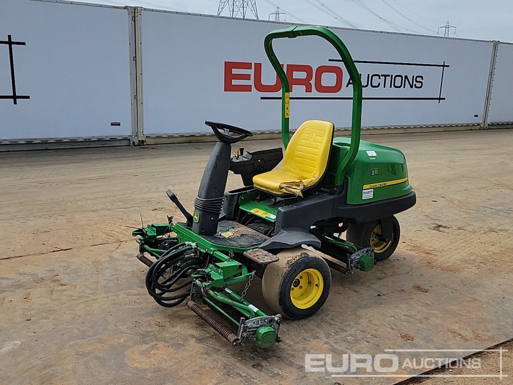John Deere 2500B - Zāles pļāvējs: foto 1 John Deere 2500B - Zāles pļāvējs: foto 1