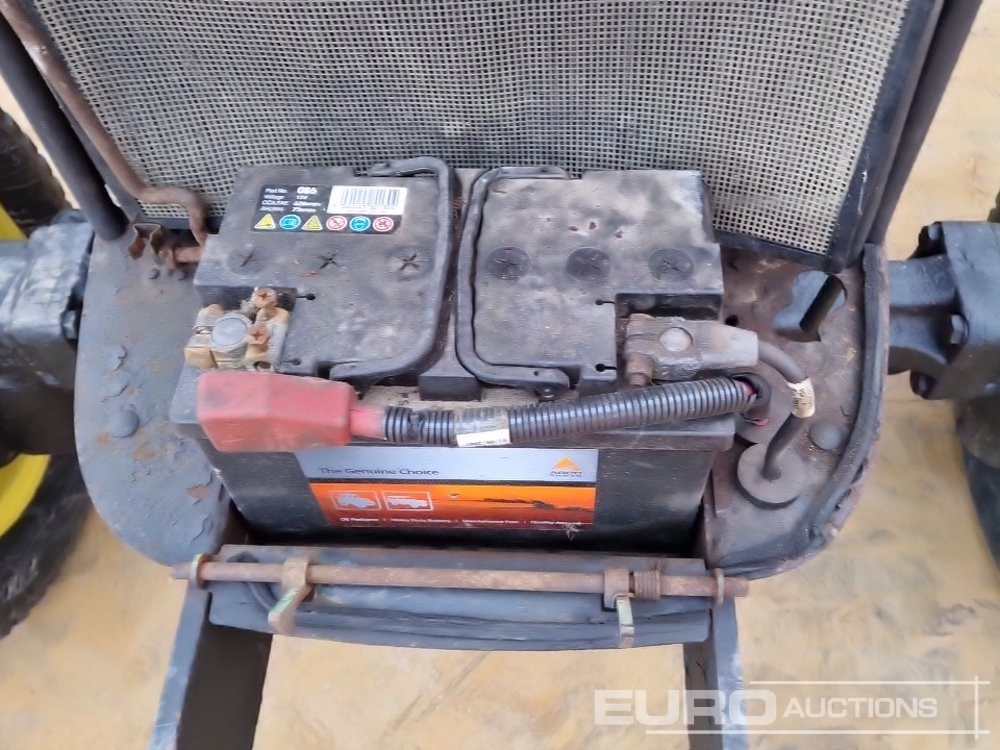 Mini traktors John Deere 4520: foto 20