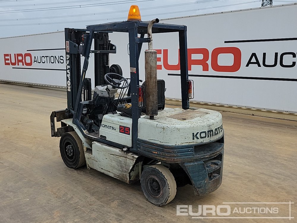 Komatsu FD25T-11E - Autokrāvējs: foto 3 Komatsu FD25T-11E - Autokrāvējs: foto 3