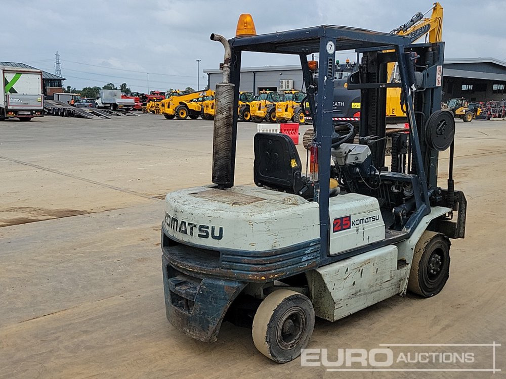 Komatsu FD25T-11E - Autokrāvējs: foto 5 Komatsu FD25T-11E - Autokrāvējs: foto 5