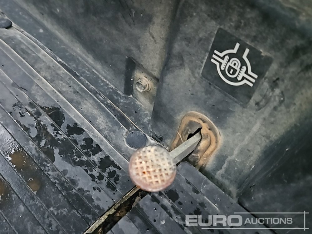 Kvadricikls Kubota 4WD Diesel Utility Vehicle, Power Steering, Hydraulic Tipping Body: foto 35 Kvadricikls Kubota 4WD Diesel Utility Vehicle, Power Steering, Hydraulic Tipping Body: foto 35