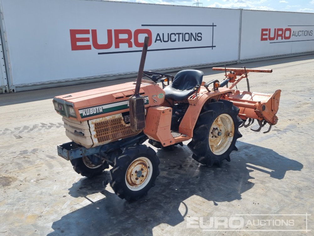 Kubota B1502 - Mini traktors: foto 1 Kubota B1502 - Mini traktors: foto 1