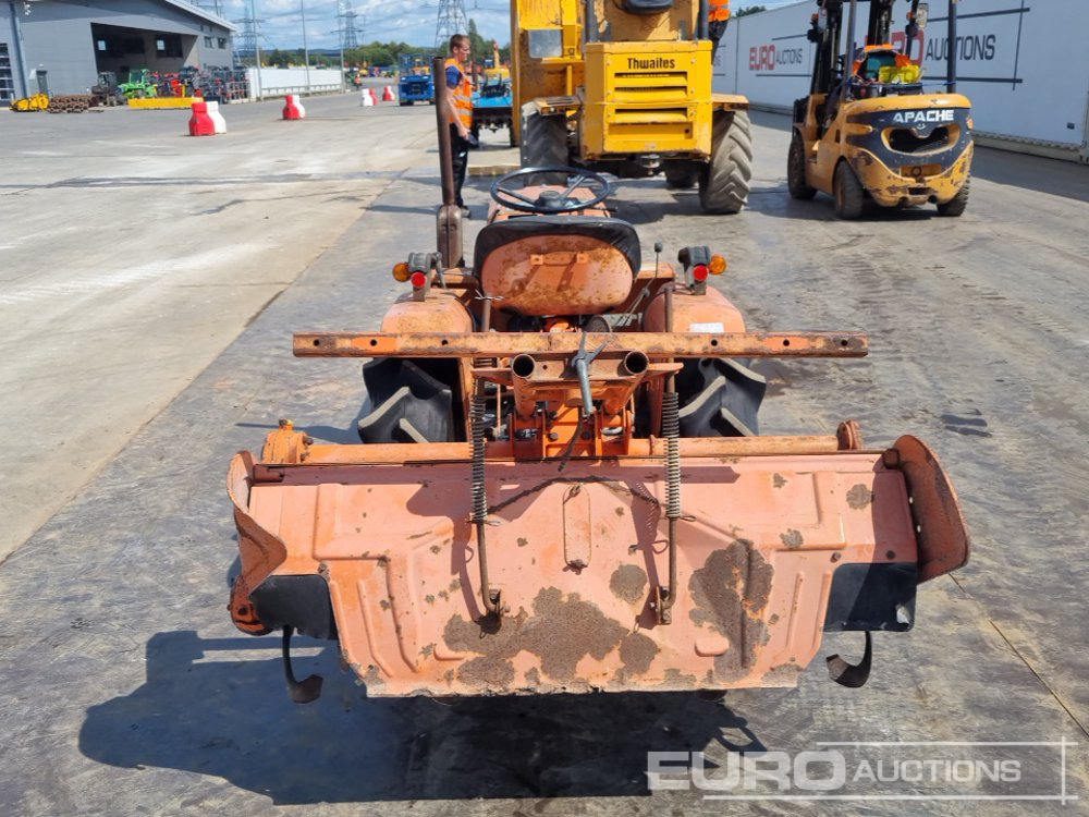 Kubota B1502 - Mini traktors: foto 4 Kubota B1502 - Mini traktors: foto 4